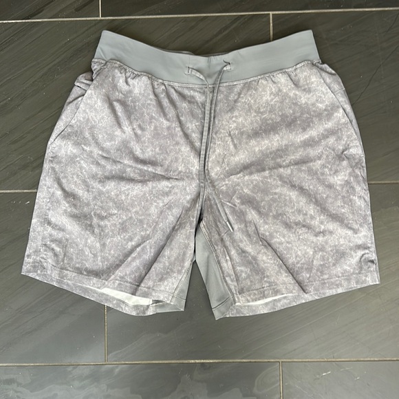 Lululemon T.H.E Linerless Short - 7” - Picture 2 of 5